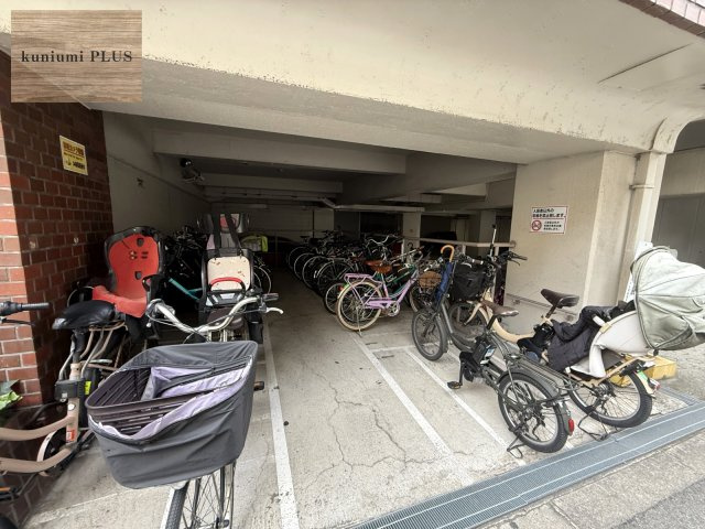 メロディハイム東船場の駐輪場