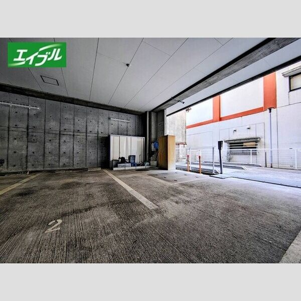 エルグランデ栄の駐車場