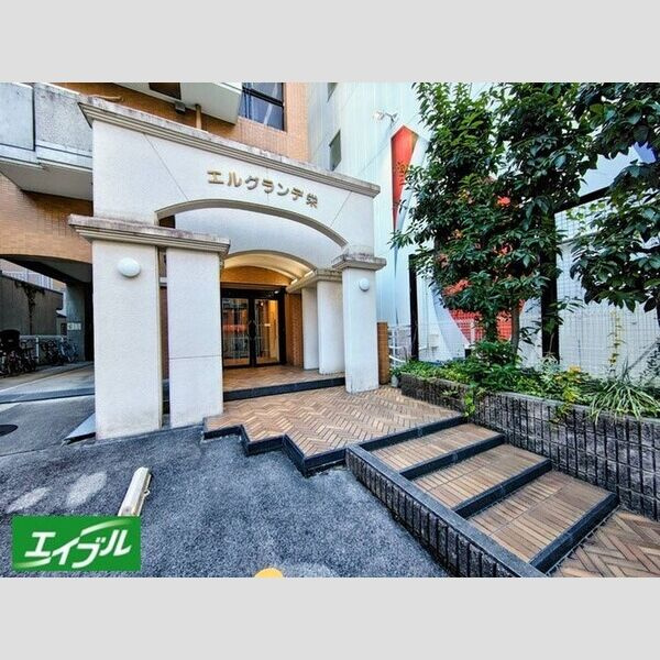 エルグランデ栄の駐車場