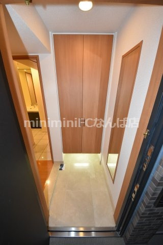 リーガル北堀江の玄関