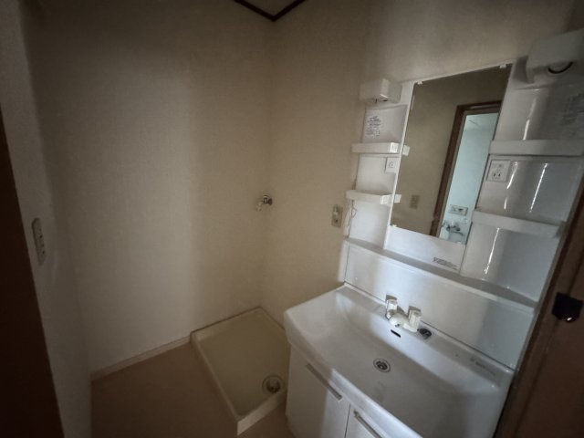 -三丁目不動産-深谷市上柴町東　寮の洗面所|スペースが確保できる洗面所です
