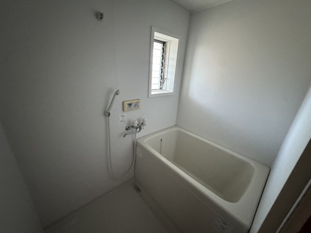 -三丁目不動産-深谷市上柴町東　寮の浴室|落ち着いた空間のお風呂です