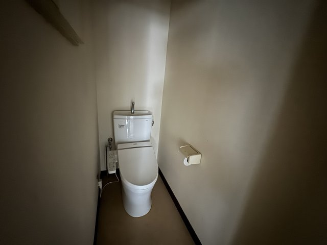 -三丁目不動産-深谷市上柴町東　寮のトイレ|シンプルで使いやすいトイレです
