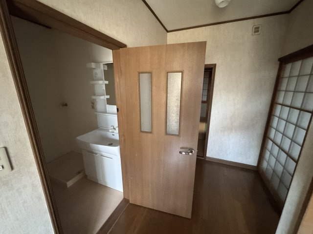 -三丁目不動産-深谷市上柴町東　寮の内装|明るい室内です