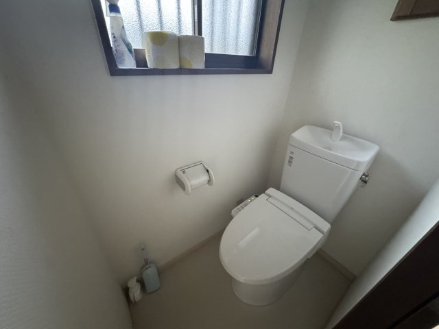 -三丁目不動産-深谷市上柴町東　寮のトイレ|清潔感のあるトイレです