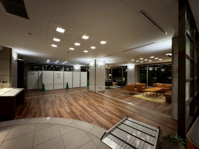 キャナルワーフタワーズWESTのロビー|広々したロビーで隅々まで管理が行き届いています♪