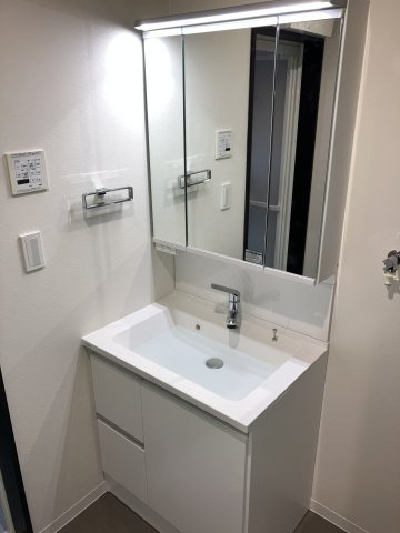 草加市青柳四丁目戸建の洗面所|忙しい朝には欠かせない洗面所です