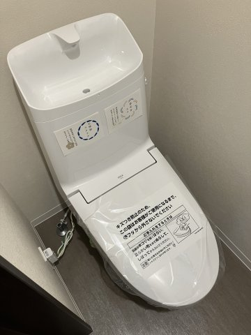 草加市青柳四丁目戸建のトイレ|ゆったりとした空間のトイレです