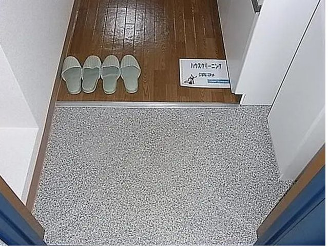 埼玉県さいたま市1棟売りマンションの玄関