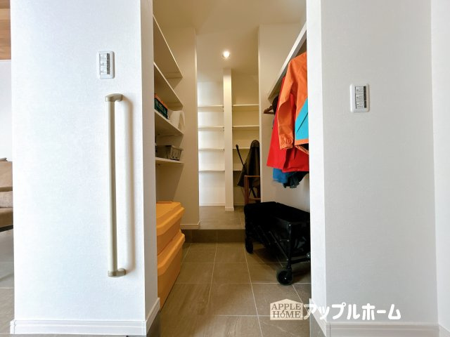 【新築住宅】羽生市須影 第1期の玄関|土間収納