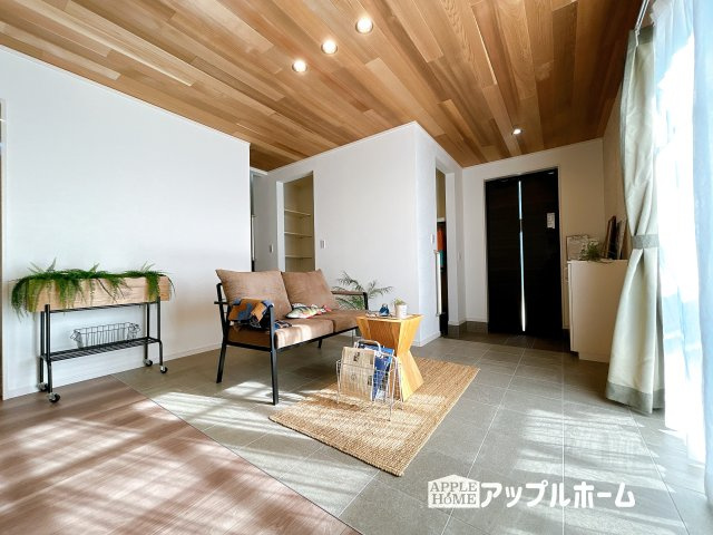 【新築住宅】羽生市須影 第1期の洋室|窓から差し込む光で家族を温かく包み込みます。明るいリビングで子育てする喜びを☆いつでも見学可能です！