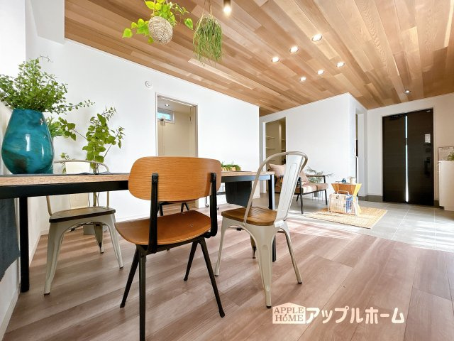 【新築住宅】羽生市須影 第1期の居間・リビング|広々リビング×対面キッチンで家族の会話も弾みます♪家族団らんの秘訣は間取りにあり☆夢のマイホームを一緒に叶えましょう！