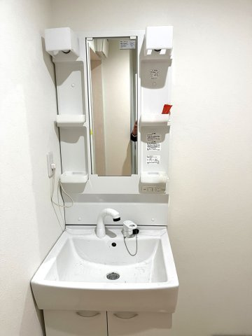 GRACIM_03（グラシムスリー）の独立洗面台|朝の支度にも助かる、独立の洗髪洗面化粧台