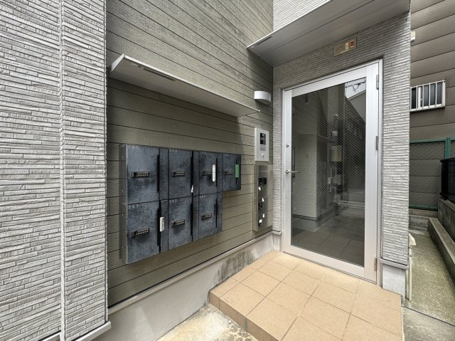 ハーモニーテラス清水丘のエントランス