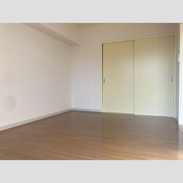 イエローハウス栄の居間・リビング