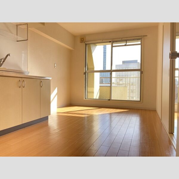 イエローハウス栄の居間・リビング