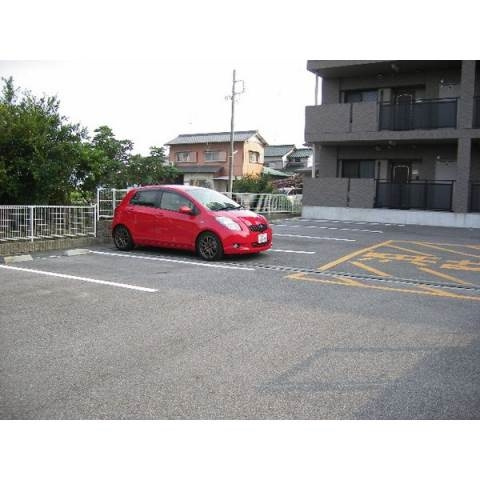 ブライトエステートの駐車場