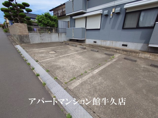 MHハイツみどり野の駐車場