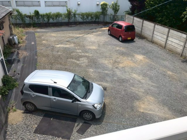 メゾン・コムの駐車場