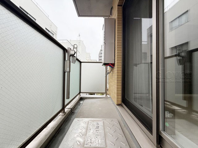 【バルコニー】 | ソフィアーレ代官山 | バルコニーの様子。ここからの眺めが、日々のストレスを発散してくれることでしょう。ちなみにバルコニーは専有部分ではなく「共用部分」の扱いです。～即日のご見学可能～　お問合せはお気軽にどうぞ。