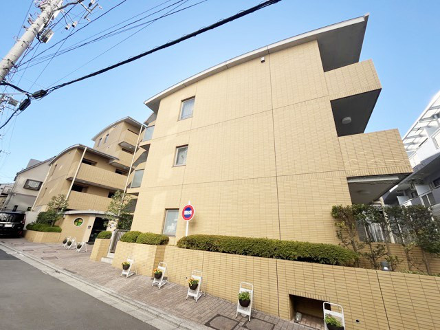 【現況写真】 | ソフィアーレ代官山 | 前面道路と外観の様子です。～即日のご見学可能～　お問合せはお気軽にどうぞ。