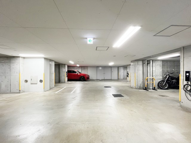 【駐車場】 | ソフィアーレ代官山 | マンションの駐車場スペース。空きの有無や駐車料金、サイズ規定などについては、改めてお問い合わせください。～即日のご見学可能～　お問合せはお気軽にどうぞ。