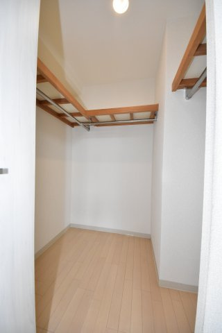 エムヒルズ西本町（ルーフバルコニー）の収納