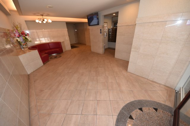 エムヒルズ西本町（ルーフバルコニー）のエントランス