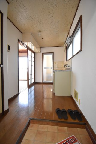 三和ビルの玄関