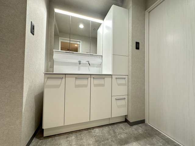 伊勢佐木クイントパラディオの洋室|感性を育むプライベートルームはシンプルでスマートな空間がいいです