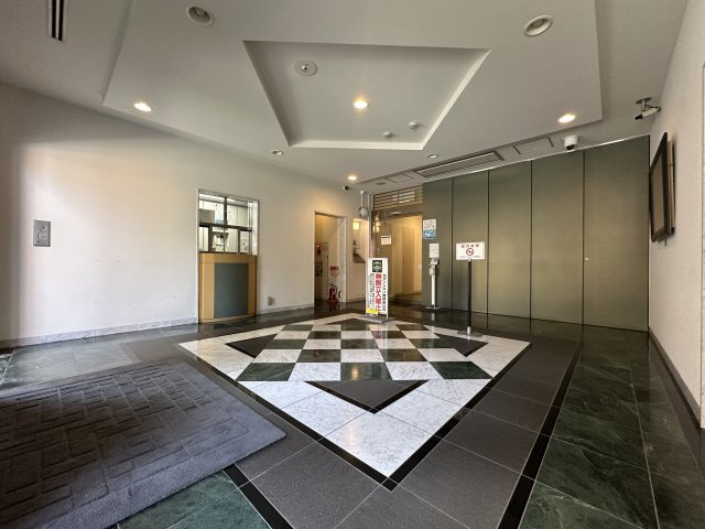 伊勢佐木クイントパラディオのロビー|スタイリッシュなエントランスホールです。