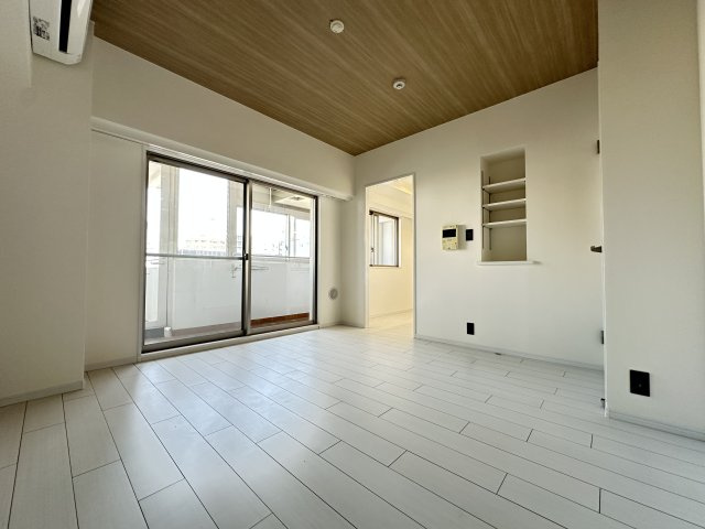 伊勢佐木クイントパラディオの居間・リビング|ご家族、お客様など多くの時間を過ごすリビング、採光、通風は快適な空間です。