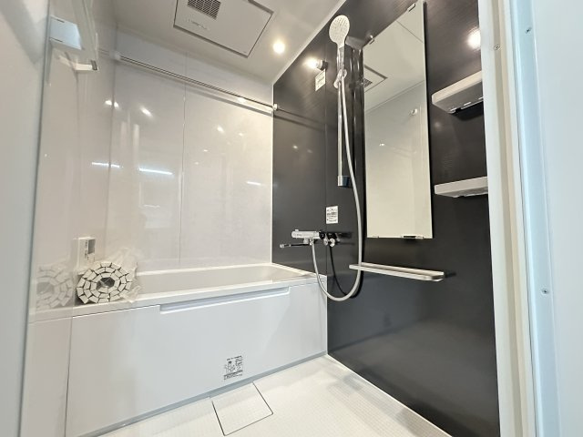 伊勢佐木クイントパラディオの浴室|シンプルイズベストの癒し空間、お風呂で心も身体もリフレッシュできそうなお風呂です