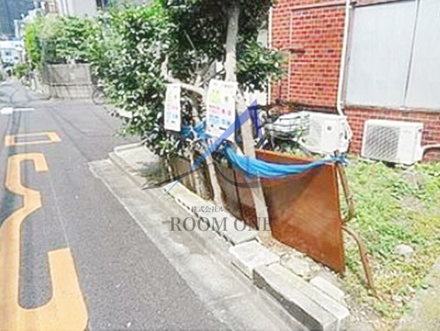 シャルム北新宿のその他共用部分|敷地内ゴミ置き場です。