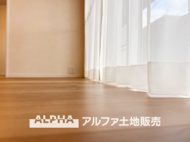 グリーンメゾン鶴牧5号棟の居間・リビング|【prospect view】
◆採光◆リビングからは透明に限りなく近い空気と採光が射し込んでくる。それは明るさと解放感溢れゆったりとしたひと時を過ごすことが出来る『light view』