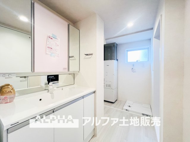 グリーンメゾン鶴牧5号棟のランドリースペース