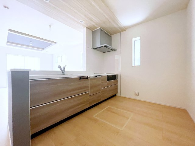 新築戸建・新築建売　郡山市静西一丁目　大成小・第七中のキッチン|キッチンはカウンターになっているのでリビング全体を見渡すことができます！
