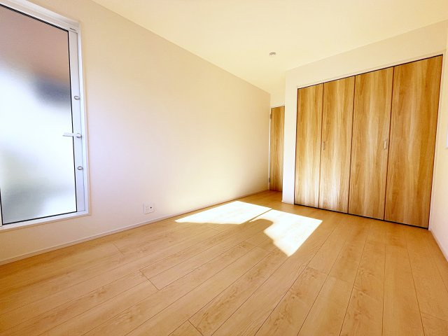 新築戸建・新築建売　郡山市静西一丁目　大成小・第七中の洋室|6帖の洋室　洋室はバルコニーへの出入りが可能！全居室収納完備なので室内もスッキリです！