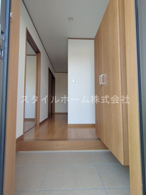 【玄関】 | 飯村北１丁目平屋 | イメージ写真です。