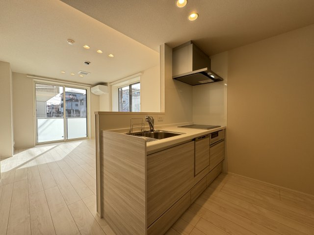 フレジアのキッチン|カウンターキッチンでコミュニケーションも広がる♪食洗器付き、IHクッキングヒーター♪