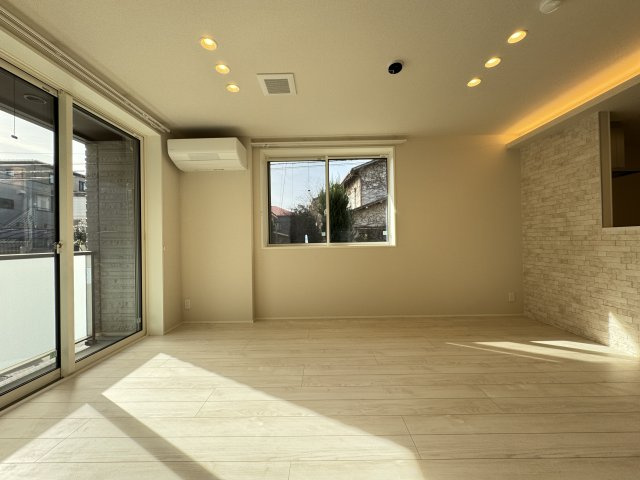 フレジアの居間・リビング|ダウンライトも印象的なリビング♪