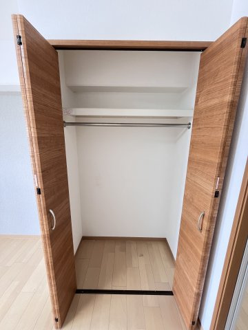 大阪市城東区成育５丁目の賃貸マンションの収納