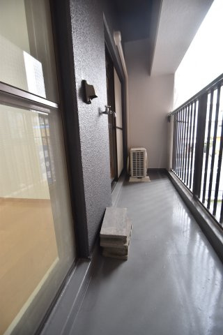 大阪市城東区成育５丁目の賃貸マンションのバルコニー