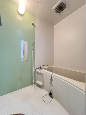 大阪市城東区成育５丁目の賃貸マンションの浴室