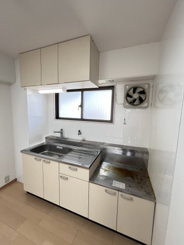 大阪市城東区成育５丁目の賃貸マンションのキッチン