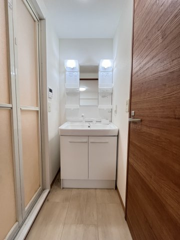 大阪市城東区成育５丁目の賃貸マンションの独立洗面台