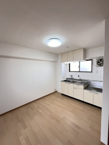 大阪市城東区成育５丁目の賃貸マンションの居間・リビング