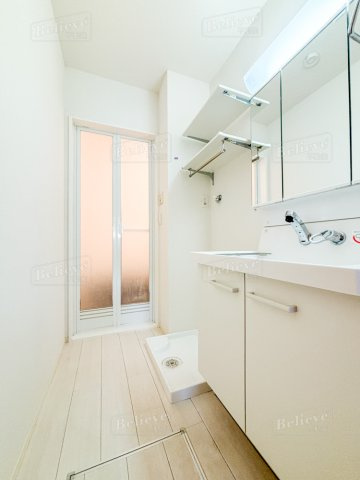 レクサリーの内装