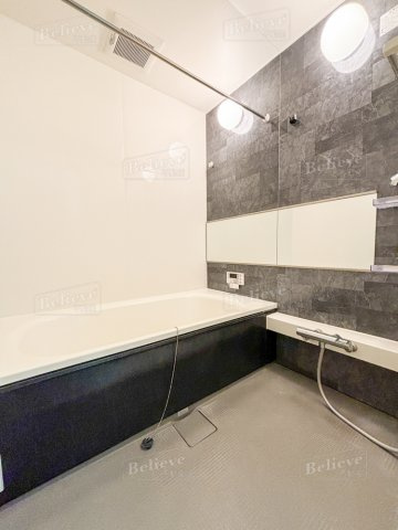 レクサリーの浴室|追い焚付きの広い１坪風呂です♪