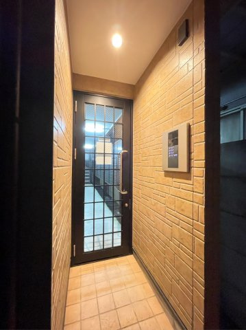 ワイエスハウスのエントランス